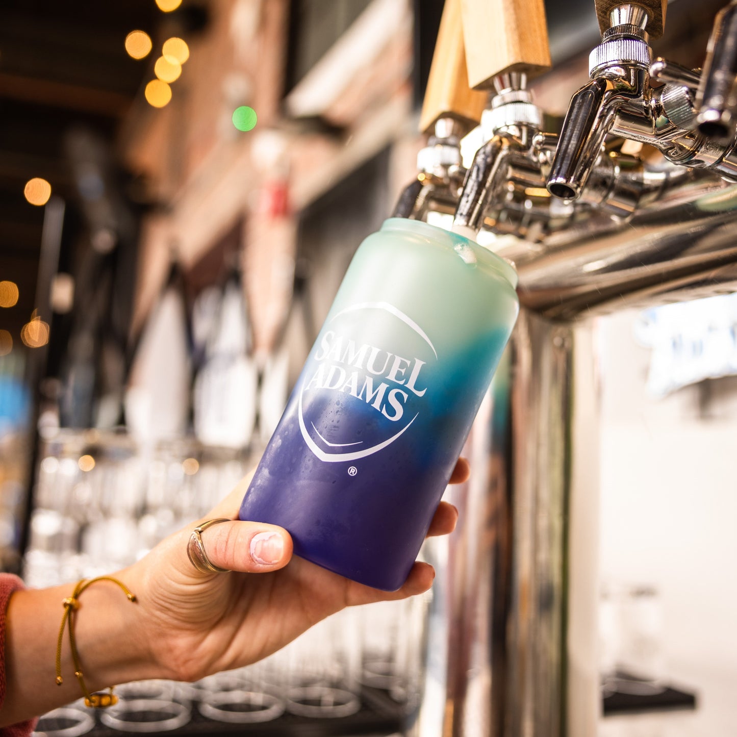 Blue ombre can-shaped glass with a frosted finish and Samuel Adams logo; changes color when cold liquid is added.