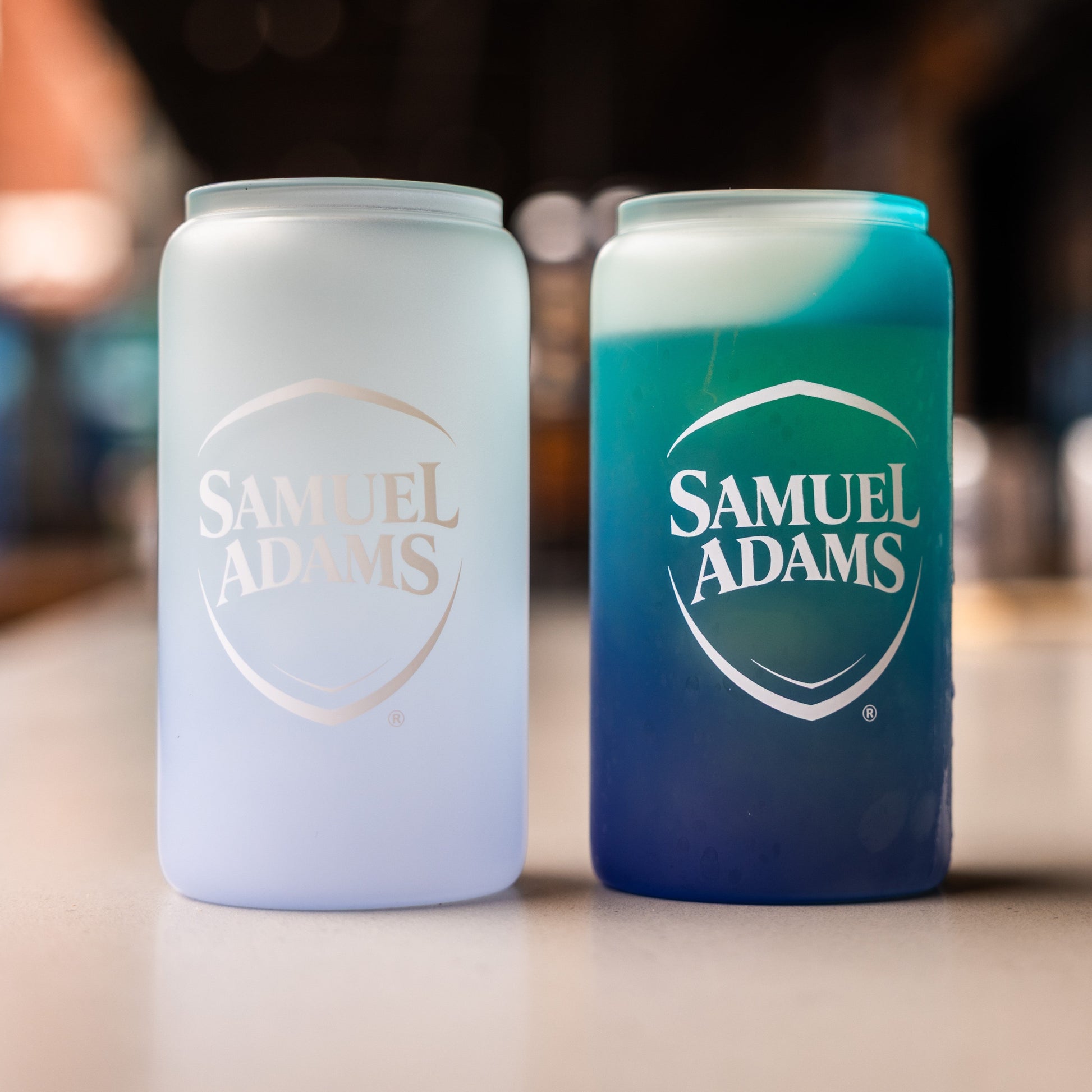 Blue ombre can-shaped glass with a frosted finish and Samuel Adams logo; changes color when cold liquid is added.