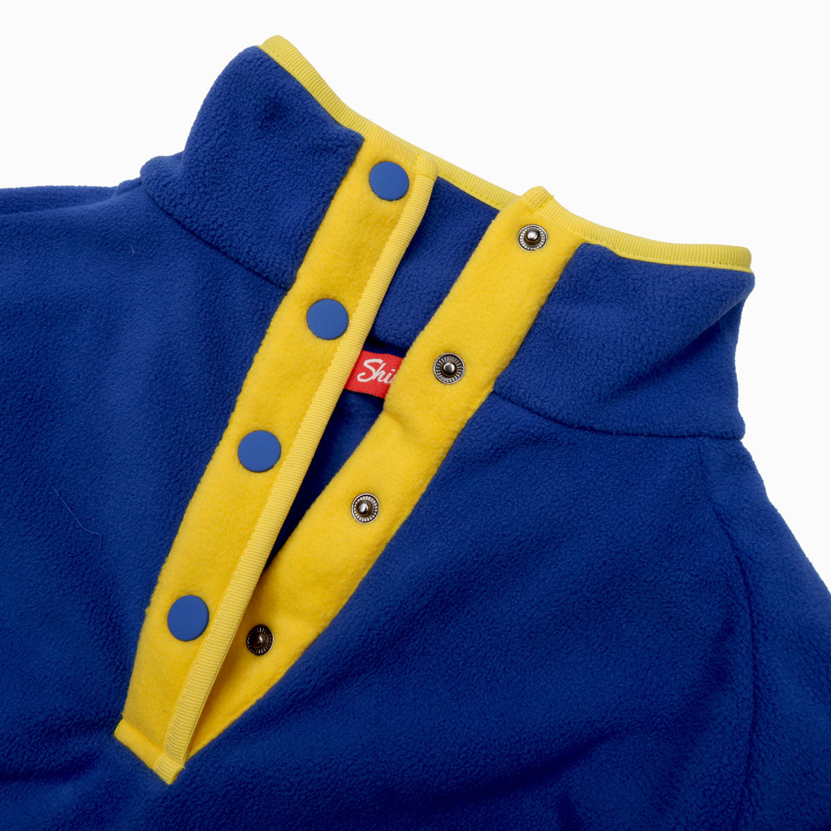 Close-up of the buttons on the top of the fleece.